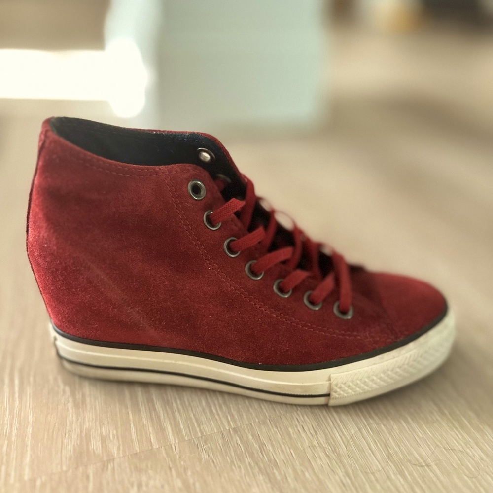 CONVERSES- Ladies burgundy colored wedge